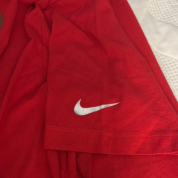 Nike Red Graphic T-Shirt - Picture 4 of 5